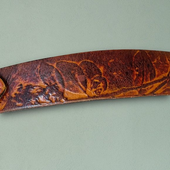 Vintage Handtooled Leather Abstract Floral Unisex Belt - Picture 4 of 11